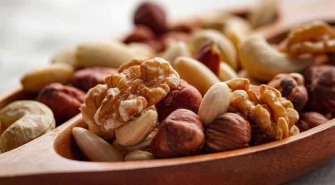 <strong>Son klinik ara�t�rmalar i�erdi�i nadir ya� asitleri ve bitkisel sterollerle �n plana ��kan cevizin, 'en sa�l�kl� kuruyemi�' listesinde zirvede yer ald���n� ortaya koydu.</strong>