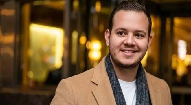 <p><span style="color:#B22222"><strong>BABA KADAYIF�IO�LU'NA 15 YIL, O�LUNA M�EBBET �STEND�</strong></span></p>    <p><strong>�te yandan Silahl� sald�r�y� ger�ekle�tiren Alaattin Kaday�f��o�lu hakk�nda ise <span style="color:#4B0082"><em>"Kasten �ld�rme"</em></span> ve <span style="color:#4B0082"><em>"Ruhsats�z silah bulundurma"</em></span> su�lar�ndan dava a��ld�.</strong></p>