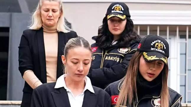 <p><span><strong>ANNE- KIZ HAKKINDA AZMETT�RME SU�UNDAN HAP�S TALEB�</strong></span></p>    <p><strong>�ddianamenin en dikkat �ekici noktalar�ndan biri �ark�c� Aleyna Kalayc�o�lu'na Savc�l�k, <span style="color:#4B0082"><em>"Kasten adam �ld�rmeye azmettirme"</em></span> su�undan m�ebbet hapis cezas� talep etti.</strong></p>