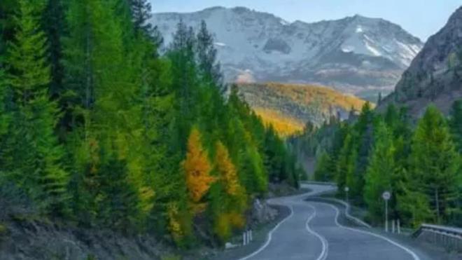 <strong>6. Sibirya Yolu (Yakutsk) - Rusya</strong><br>Yakutsk Yolu, d�nyan�n en so�uk b�lgelerinden birinde yer al�yor. K���n donmu� yollar, yaz�n ise �amur ve su birikintileri s�r��� zorla�t�r�yor.