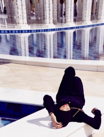 Rihanna'nn fotoraflar aknlk olumasna neden olurken, bir grup hayran ise "mashallah", "freedom for Palestine (Filistin'e zgrlk),"modest Rihanna (alak gnll Rihanna)" gibi ifadelerle memnuniyetlerini belirttiler.