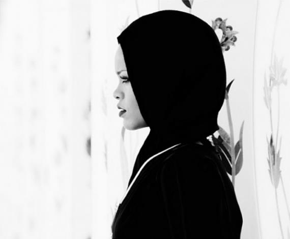 Rihanna'nn bu grntlerini hayranlar aknlkla karlansa da ok beeni toplad.