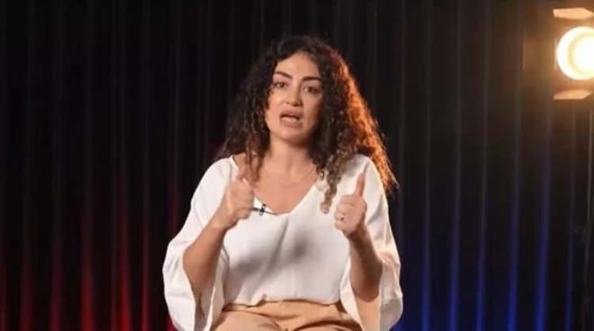 <strong>��tak, babas�n�n ge�mi�te yapt��� baz� a��klamalar�n kariyerini olumsuz etkiledi�ini ve bu nedenle i�lerinin durma noktas�na geldi�ini a��klad�.</strong>