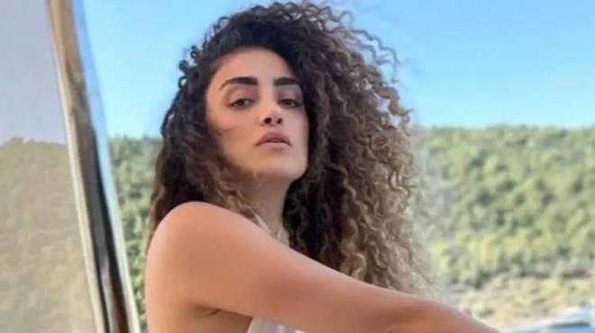 "ANLA�MALARIM SONLANDI"<br><strong>Bu s�zler hakk�nda konu�an Dilan ��tak, 7-8 y�l �nce babas�n�n "k�z�md�r" �eklindeki a��klamas�n�n ard�ndan sekt�rde zorluklar ya�amaya ba�lad���n� belirtti. ��tak, bu s�re�le ilgili olarak �unlar� s�yledi:</strong>