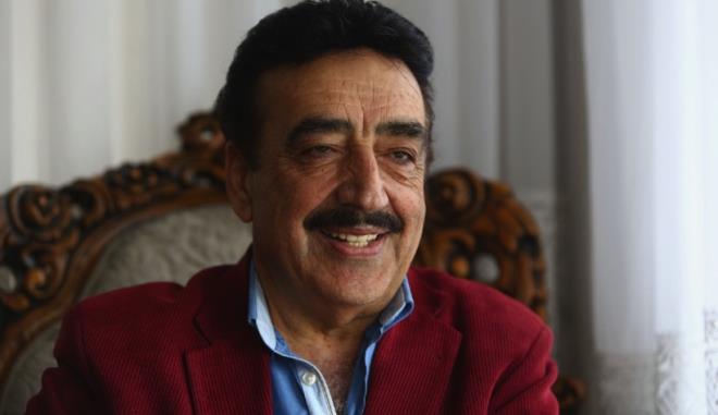 Arabesk m�zi�in g��l� yorumcular�ndan&nbsp;Hakk� Bulut, kendine �zg� tarz� ve i�ten tav�rlar�yla geni� bir dinleyici kitlesinin be�enisini kazanmaya devam ediyor. Son olarak ya�ad��� evle dikkatlerin oda�� olan usta isim, villa bekleyenleri hayal k�r�kl���na u�ratt�.