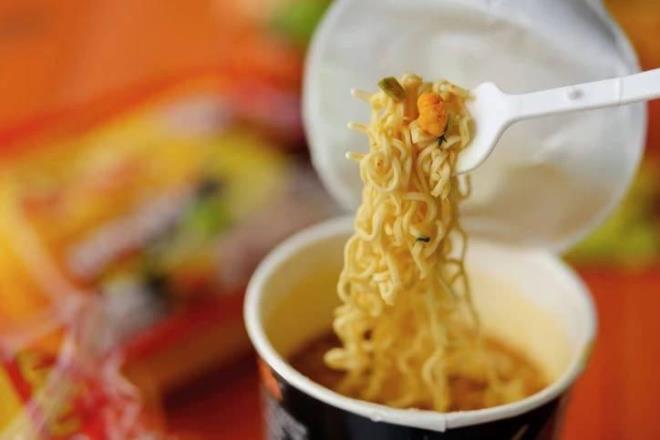 <strong>G�knar,<span> <em>"Hipertansiyonu olan �ocuklar�n anneleri veya babalar�n�n y�zde 15-40'�nda da hipertansiyon var. Eri�kinde kalp krizinin, inmenin ad�mlar� �ocukluk �a��nda at�l�yor ��nk� o damarlar �ocukluk �a��nda hasarlan�yor"</em>&nbsp;</span> diye konu�tu.&nbsp;</strong>