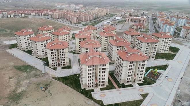 <p>e-Devlet Kap�s�'na giri� yap�n.</p>  <p>Arama �ubu�una "TOK� Kura Sonucu Sorgulama" yaz�n.</p>  <p>��kan ekranda ba�vurunuzun "Asil", "Yedek" veya "Hak Sahibi Olamad�" �eklinde sonu�land���n� g�rebilirsiniz.</p>