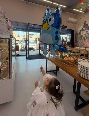 <p><span style="color:#800080"><em><strong>Sen Allah ile aramdaki en efsunlu duas�n.<br>  Seni ve t�m �ocuklar� korusun diye her sabah her ak�am duam..</strong></em></span></p>    <p><span style="color:#800080"><em><strong>2 ya� arma�an� olarak pe�inden ko�arken kendime �smarlad���m t�m d����ler helal olsun annem..&nbsp;</strong></em></span></p>    <p><span style="color:#800080"><em><strong>Sen benim kendimde se�ti�im ve sarmalad���m en g�zel par�ams�n.. daima"</strong></em></span></p>