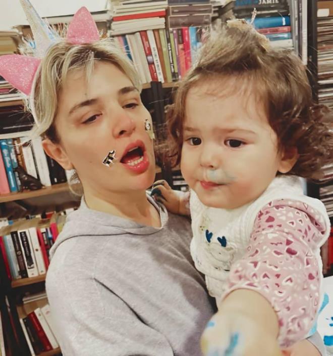 <strong>2024 Mart ay�nda Levent Ya�ar ile d�nyaevine giren �nl� oyuncu Gonca Vuslateri, ayn� y�l k�z� Asya'y� kuca��n� alm��t�.&nbsp;</strong>