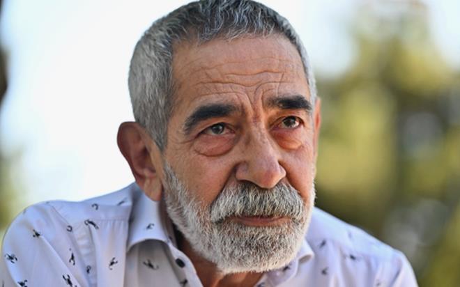 �nl� tiyatrocu Turgay Tan�lk�, Gazeteci Nil G�ls�m'�n YouTube kanal�ndaki program� Maksat Muhabbet'e konuk oldu. Tan�lk�, "26 �ocu�um 9 torunum var. Ayn� tastan yemek yerler. Soyadlar� farkl� da olsa karde�tirler. Bir k�z�m savc�, bir o�lum avukat. Duru�mada kar��la��p sar�l�yorlar.'' dedi.