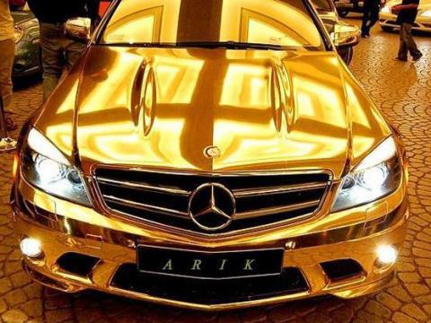 <p><b>Altn otomobil</b></p>  ste gerek bir Sar Mercedes!