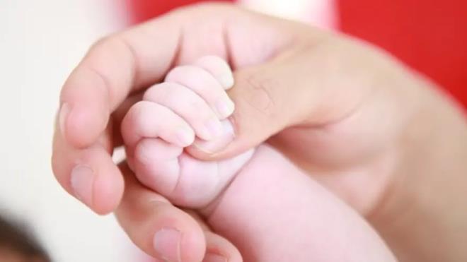 Aile ve Sosyal Hizmetler Bakanl���n�n NSosyal hesab�ndan yap�lan a��klamada, do�um izni s�resinin 24 haftaya ��kar�lmas�yla 8 haftal�k ilave izinden yararlanmak isteyen anneler i�in ba�vurular�n bug�n ba�lad��� bildirildi. Peki, 24 haftal�k do�um izni ba�vurusu nas�l yap�l�r?
