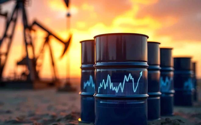 D�nya genelinde artan jeopolitik gerilimler ve H�rm�z Bo�az�'ndaki t�kan�kl�k, g�zleri �lkelerin mevcut petrol rezervlerine ve bu kaynaklar�n ne kadar s�re daha yetece�ine �evirdi. Mevcut �retim h�zlar� ve kan�tlanm�� rezervler (R/P oran�) baz al�nd���nda, baz� �lkeler i�in "yolun sonu" olduk�a yak�n g�r�n�rken, baz�lar� y�zy�llarca yetecek rezerve sahip. ��te 2026 verileri �����nda, �lkelerin tahmini petrol �m�rleri...