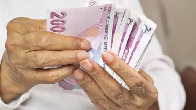 <p><strong>MAYIS 2026 BANKA BANKA EMEKL� PROMOSYONLARI</strong></p>  <p><strong>Vak�fBank</strong></p>  <p>5.000 TL - 12.000 TL aras�nda de�i�en promosyon veriyor. Tutar maa� aral���na g�re belirleniyor.</p>  <p><strong>Garanti BBVA</strong></p>  <p>15.000 TL'ye kadar nakit promosyon ve ek kampanyalarla toplamda 25.000 TL'ye kadar �deme sa�lan�yor. Ek avantajlar genellikle kart kullan�m� ve harcama �artlar�na ba�l�.</p>  <p><strong>�� Bankas�</strong></p>  <p>15.000 TL'ye kadar nakit promosyon veriyor. Ek kampanyalar (kart, �cretsiz i�lemler vb.) ile toplam tutar 25.000 TL seviyesine ��kabiliyor.</p>