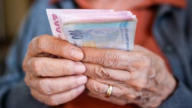 May�s 2026 itibar�yla emekli maa�� promosyonlar�nda yeni d�nem ba�lad�. Bankalar, maa��n� ta��yan m��terilere sunduklar� promosyon tutarlar�n� ve ek avantajlar� g�ncellerken, emekliler en y�ksek kazanc� sa�layan teklifi bulmak i�in banka banka kar��la�t�rma yap�yor. Promosyon miktarlar�n�n yan� s�ra ek nakit �demeler, otomatik fatura talimat� f�rsatlar� ve kart kullan�m �artlar� da tercihleri do�rudan etkiliyor.