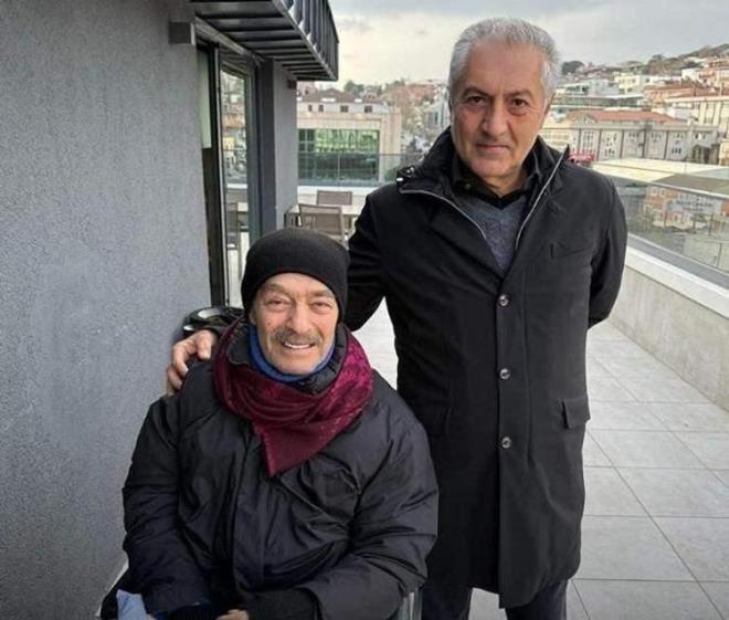 <strong>Haftan�n 5 g�n� fizik tedavi g�ren �nan�r'� bu s�re�te dostlar� ve yak�nlar� ise bir an olsun yaln�z b�rakm�yor.</strong>
