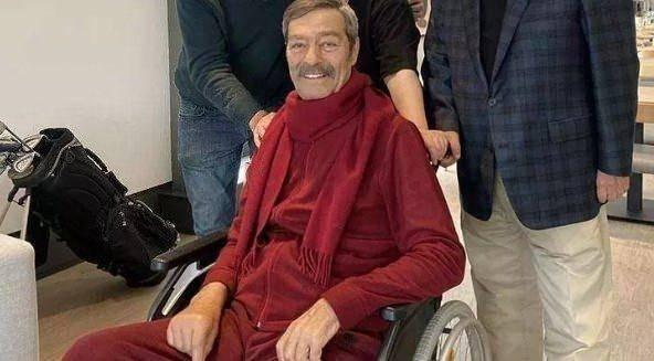 <strong>Co�kun Sabah, yak�n dostu Kadir �nan�r'� tedavi g�rd��� merkezde ziyaret etti. Sabah, ziyaret sonras� usta isimle karelerini sosyal medya hesab�ndan payla�arak sanat��n�n olduk�a mutlu oldu�unu ve moralinin yerinde g�r�nd���n� dile getirdi.</strong>