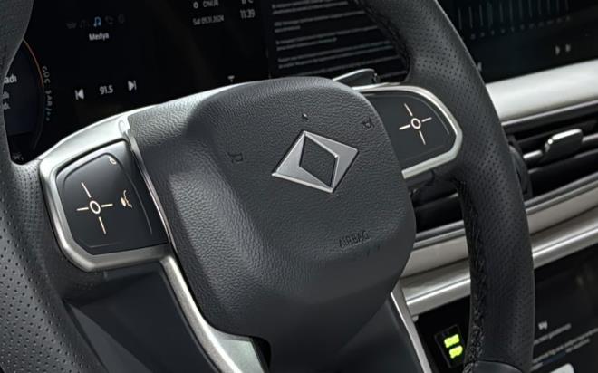 Togg, her b�t�eye uygun yeni modelleri i�in d�nya devi CATL ile tarihi bir i� birli�ine imza att�. Bedrock �asi teknolojisiyle �retilecek B-SUV, B-Sedan ve B-Hatchback modelleri, mevcut T10X ve T10F'e g�re �ok daha eri�ilebilir fiyatlarla 2027'de yollarda olacak.