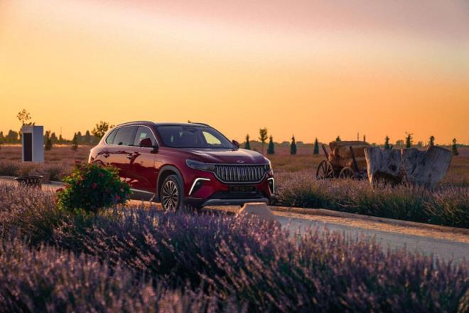 Bu mod�ler yap� sayesinde sadece �retim maliyetleri d��mekle kalm�yor, ayn� zamanda farkl� batarya kapasitelerinin ve motor se�eneklerinin ayn� altyap� �zerinde h�zla geli�tirilmesine olanak tan�n�yor.