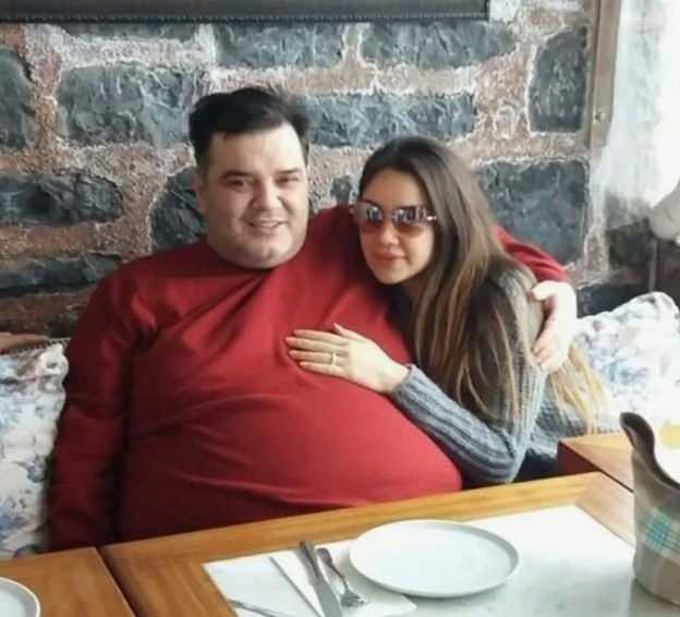 Uzun zaman sonra ilk kez g�r�nt�lenen �nl� ismin son haline sosyal medyada "baya ya�lanm��" yorumlar� yap�ld�.&nbsp;