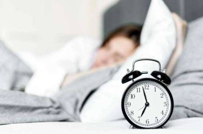 "��nk� melatoninin en y�ksek oldu�u saat dilimi budur ve uykusuz asla ruh sa�l��� olmaz. Uyuyamayan yard�m als�n"