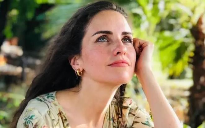 Ba�ar�l� oyuncu Asl� Tando�an, �nceki g�n Bebek'te objektiflere yans�d�. Ayak�st� bas�n mensuplar�yla sohbet eden Tando�an, kariyeri boyunca rol ald��� projelerde ya�ad��� talihsiz kazalar� anlatt�.