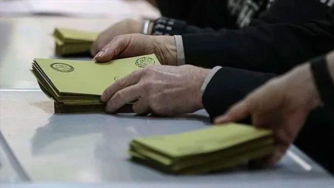 Ara�t�rmada ���nc� s�rada y�zde 9.9 ile DEM Parti yer ald�. Cumhur �ttifak�'n�n di�er orta�� MHP'nin oy oran� ise y�zde 7.2 olarak �l��ld�. �Y� Parti y�zde 6.1 olurken, Zafer Partisi ve A Parti'nin y�zde 3.3'er oy oran�na ula�t��� g�r�ld�.