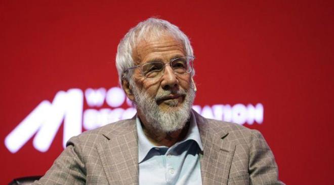 D�nyaca �nl� sanat�� Yusuf �slam, �stanbul'daki "World Decolonization Forum"da dikkat �eken a��klamalarda bulundu. �slam, yeni M�sl�man olan ki�ilerin kendi k�lt�rlerinden tamamen vazge�mek zorunda olmad���n� s�yledi.