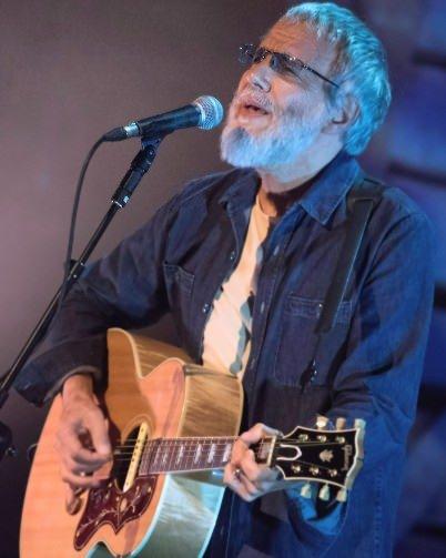 1960 ve 1970'li y�llarda Cat Stevens ad�yla m�zik d�nyas�na damga vuran, 1977 y�l�nda ise M�sl�manl��� se�en Yusuf �slam M�sl�man olduktan sonra ya�ad��� d�n���me ili�kin dikkat �eken a��klamalarda bulundu.&nbsp;