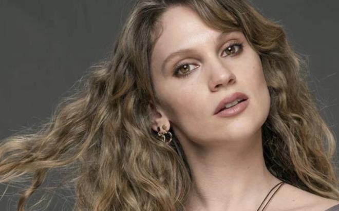 Bar�� Ardu� ile ba�rol�n� payla�t��� "Soy" filminin �ekimlerine devam eden Farah Zeynep Abdullah, yapt��� payla��mla sevenlerini korkuttu. �nl� oyuncunun v�cudundaki morluklar ve k�zar�kl�klar hayranlar�n� endi�elendirdi.
