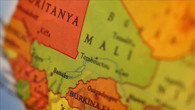 <p><strong>6) Cibuti: 29.2�C</strong></p> <p>Afrika Boynuzu'nun en s�cak b�lgelerinden biri olarak biliniyor.</p> <p><strong>7) Gambiya: 28.8�C</strong></p> <p>Y�ksek nem oran� ve s�cak hava y�l boyunca etkili oluyor.</p> <p><strong>8) Katar: 28.7�C</strong></p> <p>Yaz d�neminde 50�C'ye yakla�an s�cakl�klarla dikkat �ekiyor.</p> <p><strong>9) Birle�ik Arap Emirlikleri: 28.6�C</strong></p> <p>�zellikle yaz aylar�nda 45-50�C aras� s�cakl�klar s�k g�r�l�yor.</p> <p><strong>10) Marshall Adalar�: 28.6�C</strong></p> <p>Tropikal ada iklimi nedeniyle s�cakl�k ortalamas� olduk�a y�ksek seviyede seyrediyor.</p>