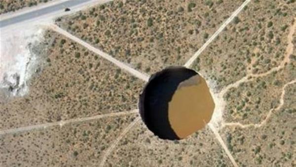 Birdenbire meydana gelebilecekleri gibi, yava yava da meydana gelebilirler ve su kanallarnn, durgun sularn olduu yerlerde oluabilecei gibi yksek ve kuru yerlerde de oluabilir.