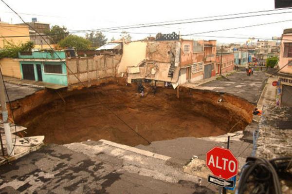 Obruklar, doal sreler ve ya karstik sreler sonucu oluan ukurlardr.