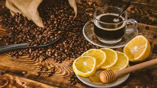 M�ft�o�lu, wellness d�nyas�nda bilgi kirlili�inin giderek b�y�d���n� belirterek insanlar�n sosyal medya tavsiyeleriyle sa�l�k y�netmeye ba�lad���n� vurgulad�. Ona g�re modern �a��n en b�y�k problemlerinden biri bilgiye ula�man�n kolayla�mas� de�il, hangi bilginin do�ru oldu�unu ay�rt etmenin zorla�mas�.