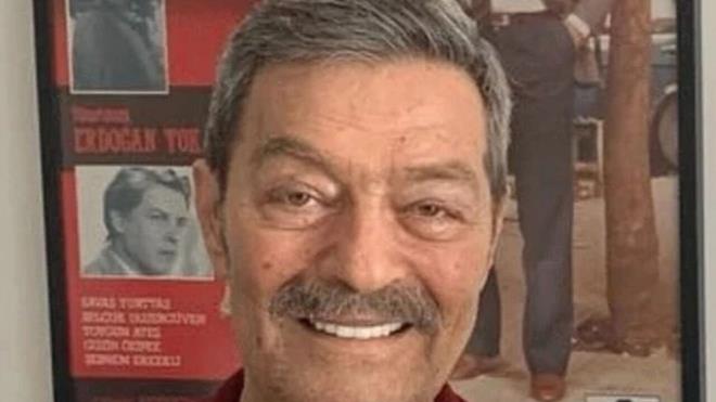 SA�LIK DURUMU YAKINDAN TAK�P ED�L�YOR<br>  <p>Ge�ti�imiz g�nlerde Co�kun Sabah'�n ziyaret foto�raflar�n� yay�nlamas�yla aylar sonra ilk g�r�nt�s� ortaya ��kan 77 ya��ndaki Kadir �nan�r'�n verdi�i kilolar ve bitkin hali dikkat �ekmi�ti. Bu durum sevenlerini korkutmu�tu.&nbsp;</p>