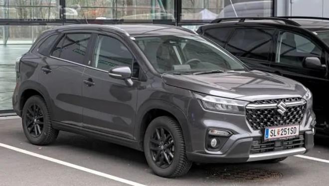 <p>Royal Enfield, Tata Motors, Mahindra, Maruti Suzuki ve Hero gibi markalar�n y�kseli�i dikkat �ekerken, senelerdir zirve yar���nda yer alan BMW'nin ikinci s�raya gerilemesi listeye damga vurdu.</p>  <p>&nbsp;</p>  <p>Uzmanlara g�re Asya merkezli �reticilerin b�y�yen pazar pay� ve uygun maliyetli teknoloji yat�r�mlar�, otomotiv d�nyas�nda yeni bir d�nemin kap�s�n� aral�yor.</p>
