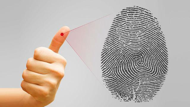 <strong>Asl�nda bu risk yeni de�il. Alman biyometri ara�t�rmac�s� Jan Krissler, 2013 y�l�nda Apple'�n Touch ID sistemini a�may� ba�arm��t�.</strong>