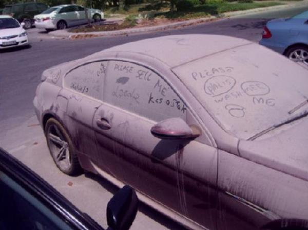 Dubai gmrne gre yaklak 3 bin lks ara bu ekilde terk edilmi durumda.