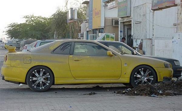 Kentte alan yabanclar lkelerinin te biri fiyatna satlan Ferrari veya Mercedes'lere kaytsz kalmyor.