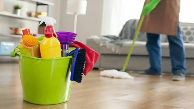 Kimyasal i�erikli �r�nlere alerjisi olan ve kullanmak istemeyen ev han�mlar� i�in do�al y�ntemlerle parke temizli�i de tercih ediliyor.