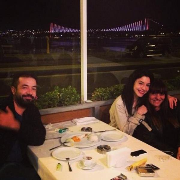 MERVE BOLUUR Ailemsi