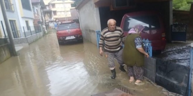 Kuvvetli ya��� bast�rd�, dere ta�t�. Su evlere yakla�t�, bir k�y tedirgin