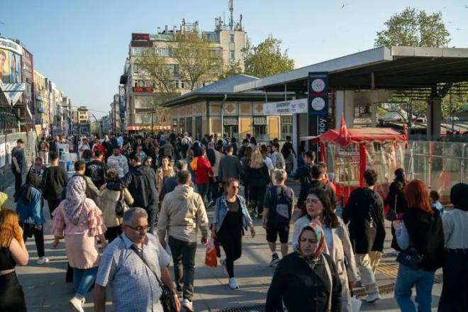 Ya�am Memnuniyeti Ara�t�rmas� sonu�lar�na g�re 2025 y�l�nda, gen�lerin y�zde 73,0'� �imdiye kadar alm�� oldu�u e�itimden memnun oldu�unu belirtti. Bu oran gen� erkeklerde y�zde 72,3 iken gen� kad�nlarda y�zde 73,7 oldu.