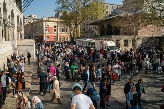 Yapay zeka kullanmad���n� beyan eden gen�lerin kullanmama nedenlerinin; y�zde 80,7 ile yapay zekaya ihtiya� duyulmamas�, y�zde 8,2 ile yapay zekan�n nas�l kullan�laca��n�n bilinmemesi, y�zde 8,1 ile yapay zekan�n varl���ndan haberdar olunmamas� ve y�zde 2,8 ile gizlilik, g�venlik veya emniyetle ilgili endi�eler oldu�u g�r�ld�.