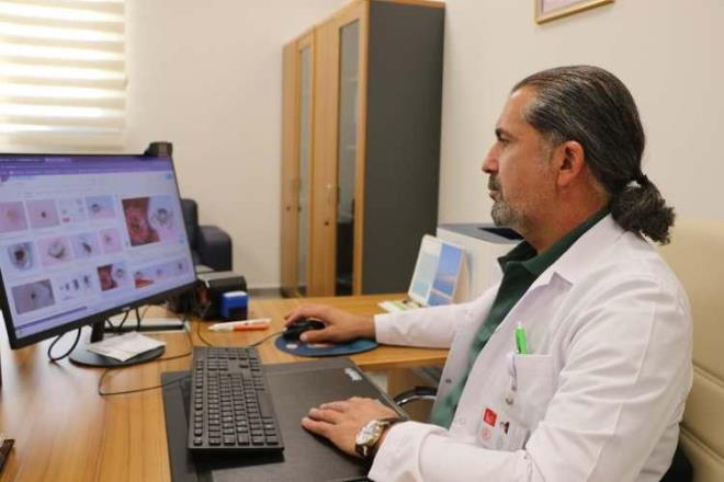 <strong>�lkbahar ve yaz aylar�n�n gelmesiyle kene vakalar�nda �ok ciddi bir art�� ya�an�yor. Prof. Dr. Faruk Karake�ili, bu y�lki kene pop�lasyonunun normal standartlar�n �zerinde oldu�una dikkat �ekti.</strong>