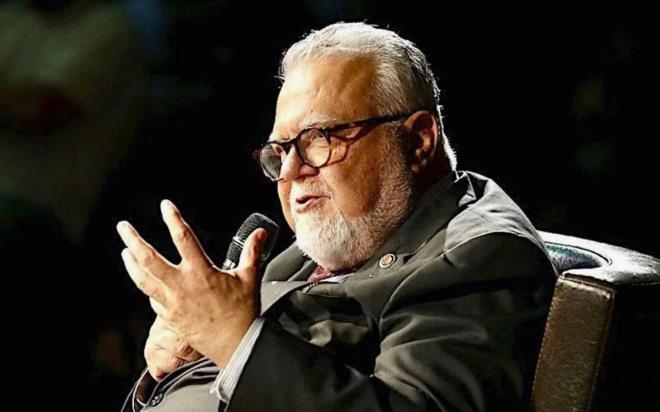 Prof. Dr. Celal �eng�r, kat�ld��� programda verdi�i kilolarla dikkat �ekti. 50 kilo verdi�ini a��klayan �eng�r'e yak�n dostu Fatih Altayl�'dan "Yeter art�k" uyar�s� geldi. ��te �eng�r'�n son kareleri...