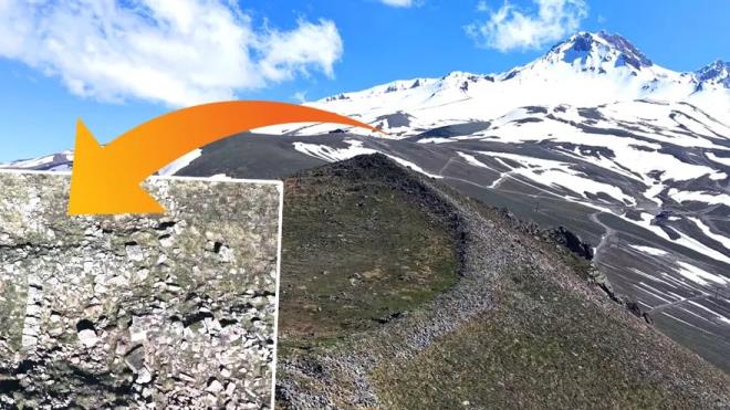 <p>Erciyes Da��'n�n kuzeyindeki Hac�lar il�esi s�n�rlar� i�inde yer alan Lifos Da��'n�n zirvesinde karlar eridi.</p><p>&nbsp;</p><p>2 bin 509 metre y�kseklikteki da��n zirvesine binlerce y�l �nce in�a edildi�i tahmin edilen ve tap�nak oldu�u de�erlendirilen yap�n�n kal�nt�lar�, karlar�n erimesi sonucu ortaya ��kt�.</p><p>&nbsp;</p><p>Yakla��k 74 bin 300 metrekare alan� �eviren surun ve i�indeki yerle�im alanlar�n�n kal�nt�lar�, drone ile g�r�nt�lendi.</p>