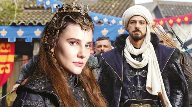 "ASKERL�K G�B�YD�"<br>  <strong><em><span>Vallahi muhte�emdi. Bence her oyuncunun d�nem dizisi yapmas� gerekiyor, askerlik gibiydi birazc�k. �ok keyifliydi."</span></em> diyen Boz, �ekim s�recinden beklentisinin �zerinde bir deneyimle kar��la�t���n� ifade etti.</strong>