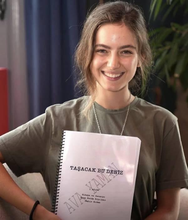<strong>Dizide Eleni karakteriyle b�y�k be�eni toplayan oyuncu Ava Yaman'�n al���lagelmi� tarz� yine g�ndem oldu.</strong>