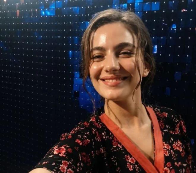 �ZENS�Z BULANDA OLDU<br><strong>Ancak baz� sosyal medya kullan�c�lar� ise Yaman'�n tercihlerini �zensiz bulduklar�n� ifade ederek ele�tirilerde bulundu.</strong>